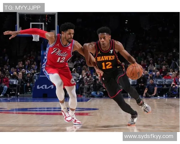 亨特快攻如闪电起飞骑扣恩比德大帝瞬间跪倒场上震撼全场