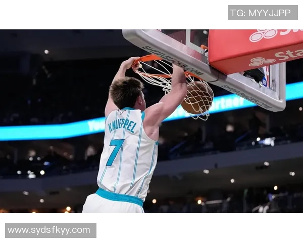 克尼佩尔表现出色助力球队胜利12投7中三分命中率高达55