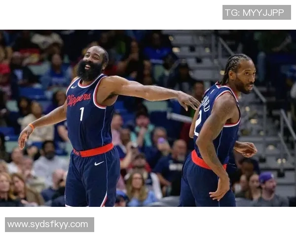 哈登经典跳投瞬间马绍尔背手防守不敢轻举妄动