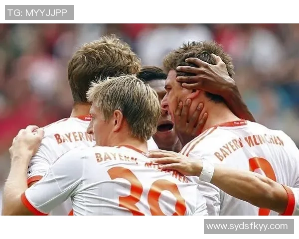 穆勒回归拜仁主场观看比赛坐赫内斯专属座位引发球迷热议