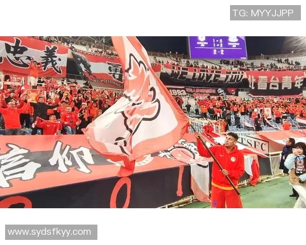 泰山队主场平局遭遇三连平球员谢场时满脸遗憾与失落